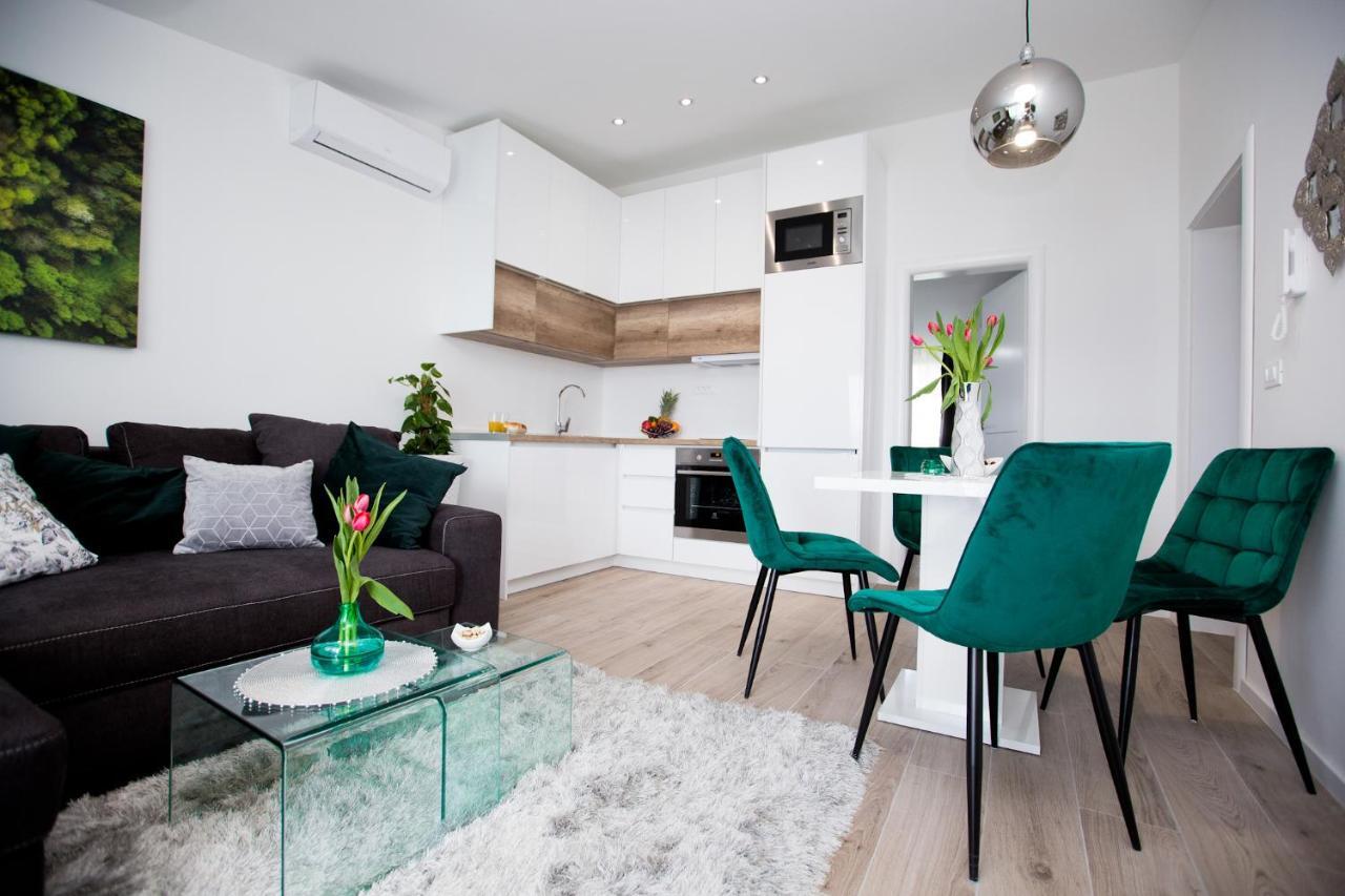 Luxury Apartments Mia Podstrana Bagian luar foto
