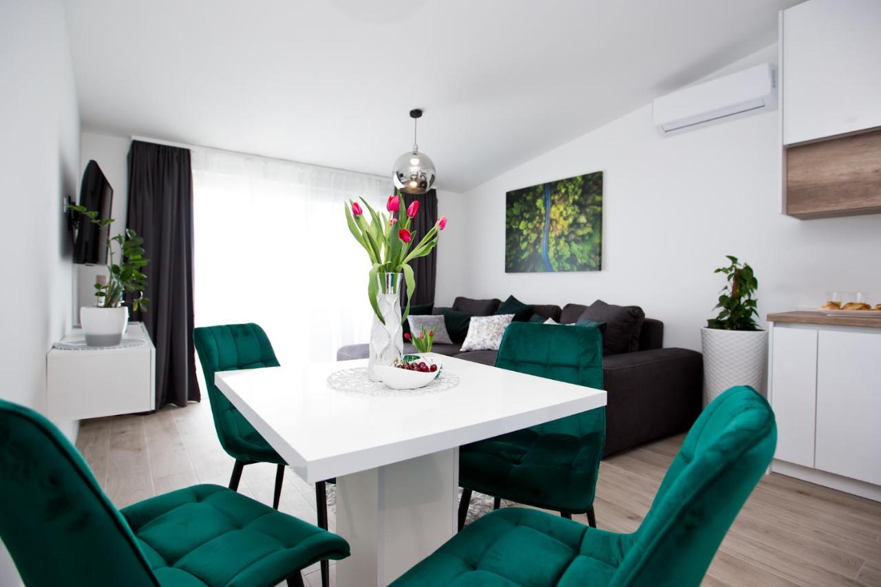 Luxury Apartments Mia Podstrana Bagian luar foto